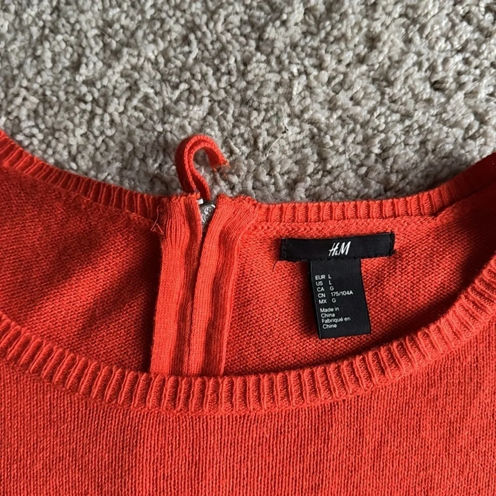 H&M L Oversized Orange Crew Neck Sweater with Zip Up Back Detail Women's EUC